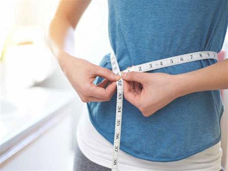 أفضل طرق فعالة لإنقاص الوزن بدون رجيم أو حرمان